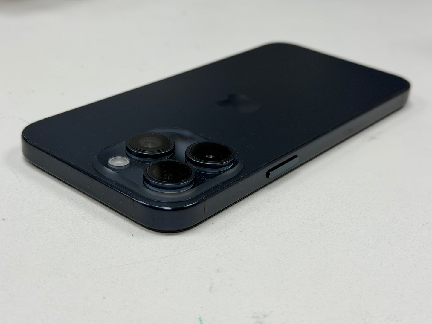 iPhone 15 Pro Max 256gb B/T Unlocked - 87% 🔋