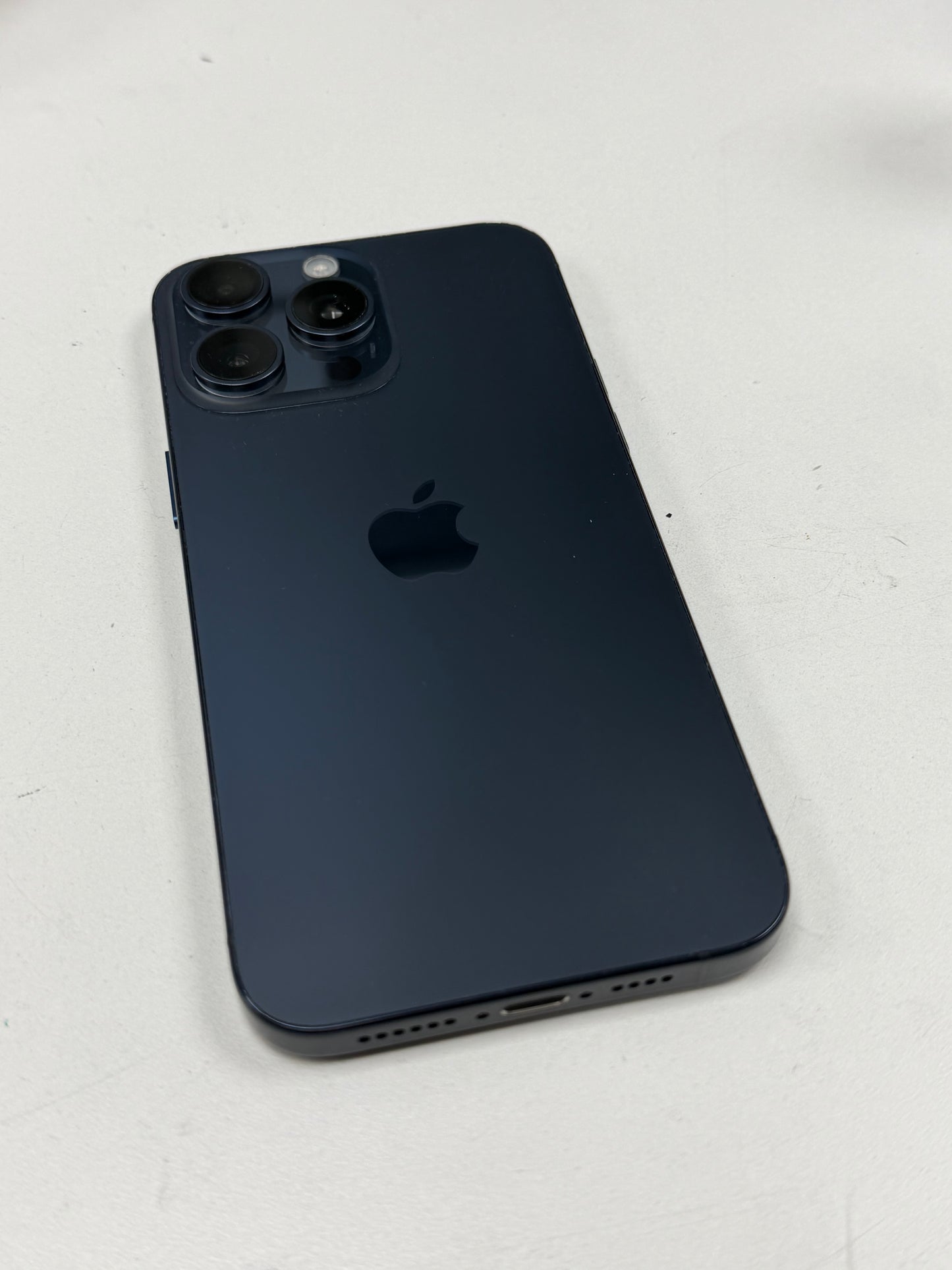 iPhone 15 Pro Max 256gb B/T Unlocked - 87% 🔋