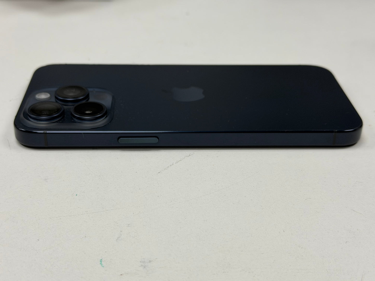 iPhone 15 Pro Max 256gb B/T Unlocked - 87% 🔋