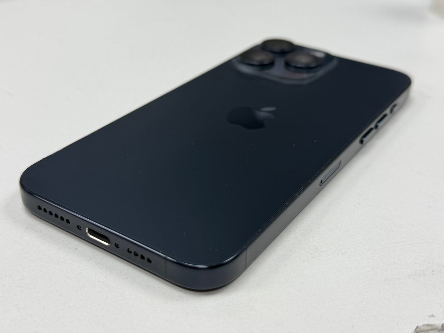 iPhone 15 Pro Max 256gb B/T Unlocked - 87% 🔋