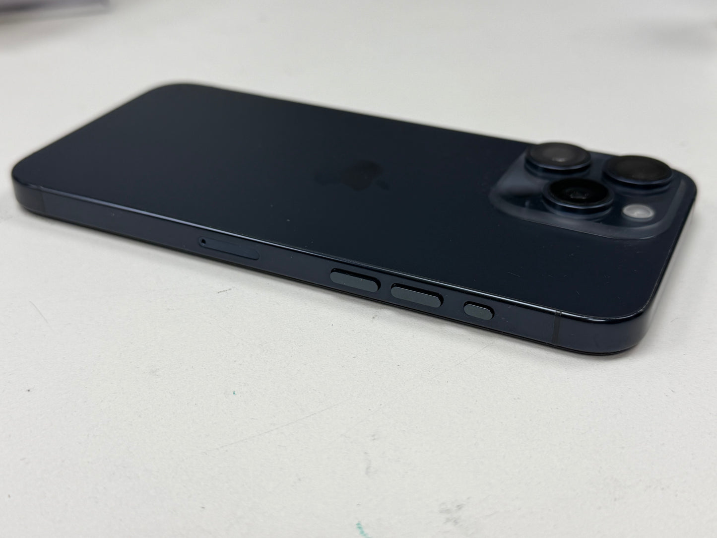 iPhone 15 Pro Max 256gb B/T Unlocked - 87% 🔋