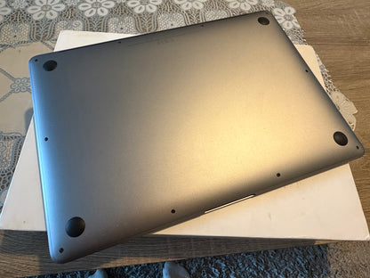 MacBook Air 13” M1 Chip 2020 8gb Ram 256gb
