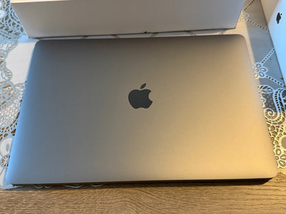 MacBook Air 13” M1 Chip 2020 8gb Ram 256gb