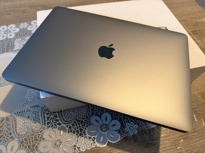 MacBook Air 13” M1 Chip 2020 8gb Ram 256gb