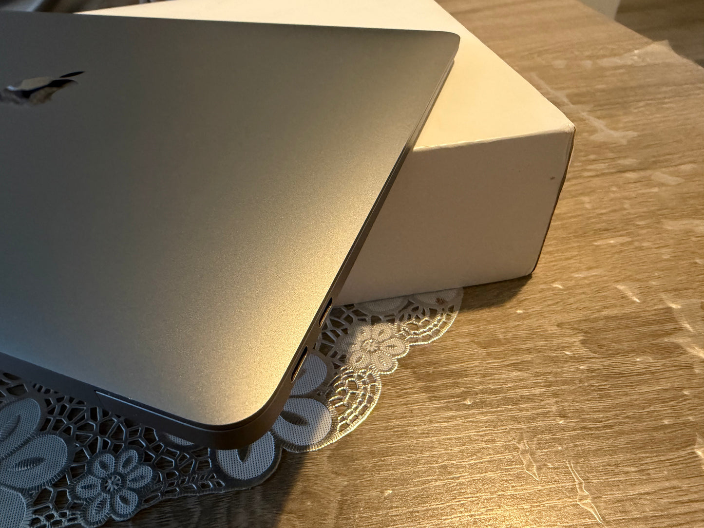 MacBook Air 13” M1 Chip 2020 8gb Ram 256gb