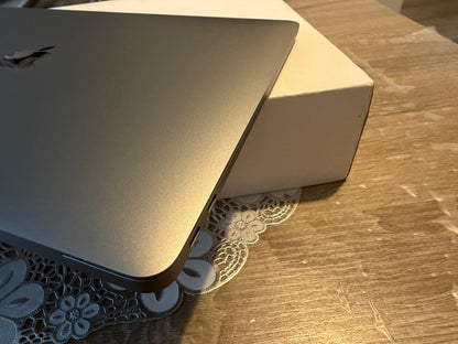 MacBook Air 13” M1 Chip 2020 8gb Ram 256gb