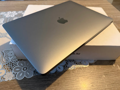 MacBook Air 13” M1 Chip 2020 8gb Ram 256gb