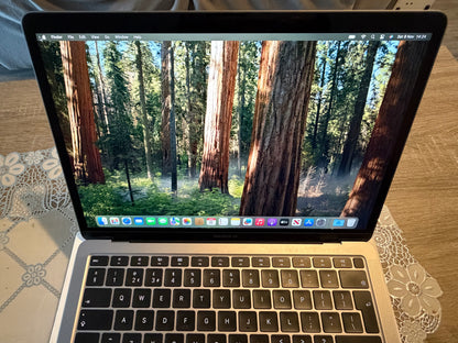 MacBook Air 13” M1 Chip 2020 8gb Ram 256gb