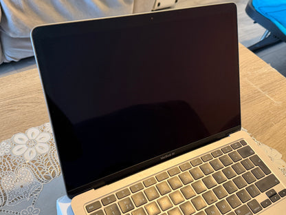 MacBook Air 13” M1 Chip 2020 8gb Ram 256gb