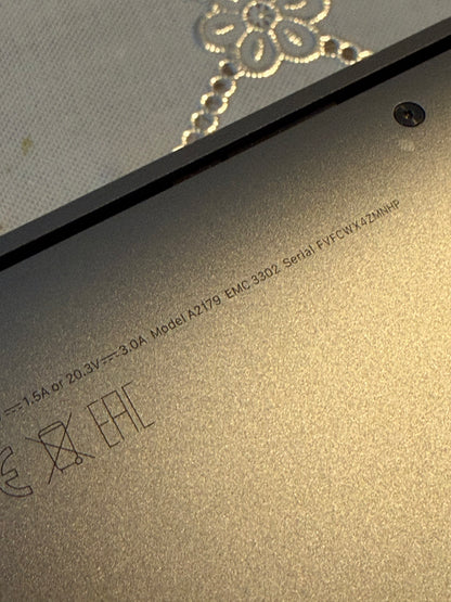 MacBook Air 13” M1 Chip 2020 8gb Ram 256gb